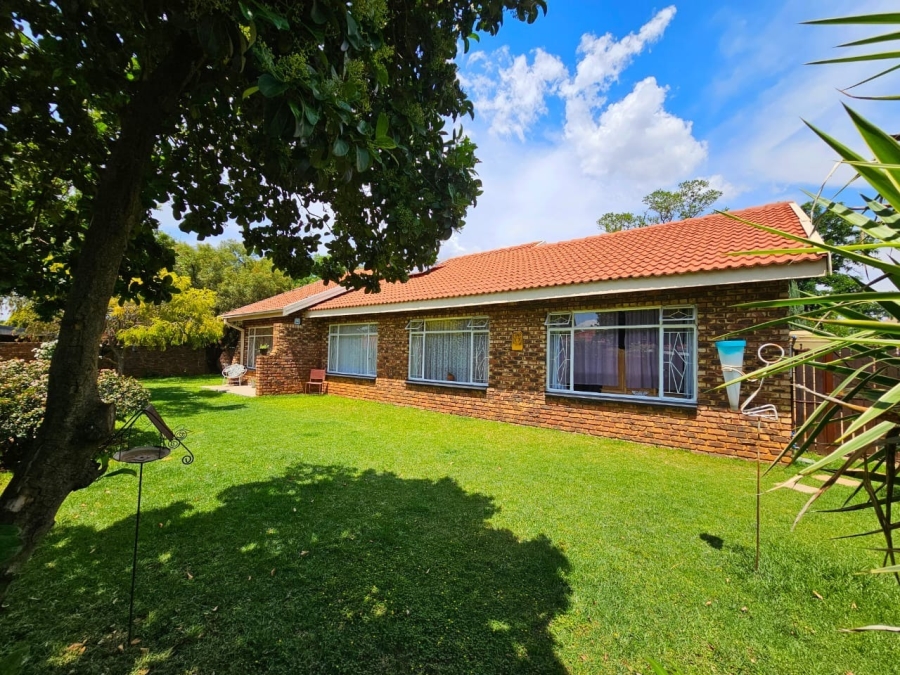 3 Bedroom Property for Sale in Miederpark North West